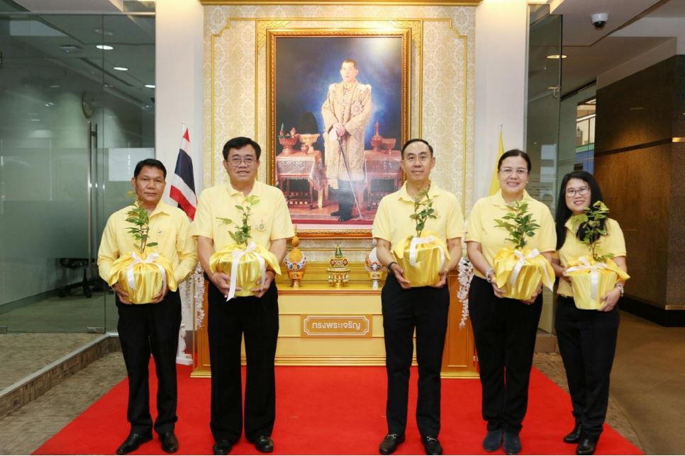 EXIM BANK มอบต้นรวงผึ้งแก่สำนักงานเขตพญาไท เฉลิมพระเกียรติโอกาสพระราชพิธีบรมราชาภิเษก พุทธศักราช 2562