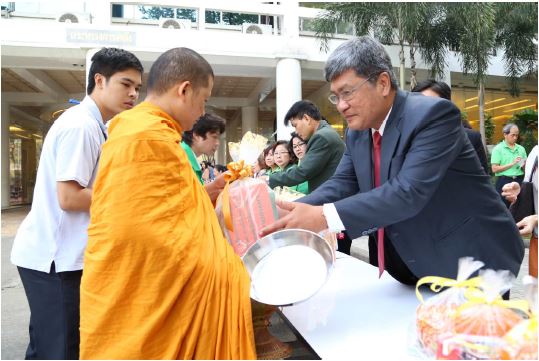 EXIM BANK ร่วมทำบุญปีใหม่ (พ.ศ. 2557) กระทรวงการคลัง สมทบทุนสร้างกุฏิพระสงฆ์ วัดน้อยนพคุณ