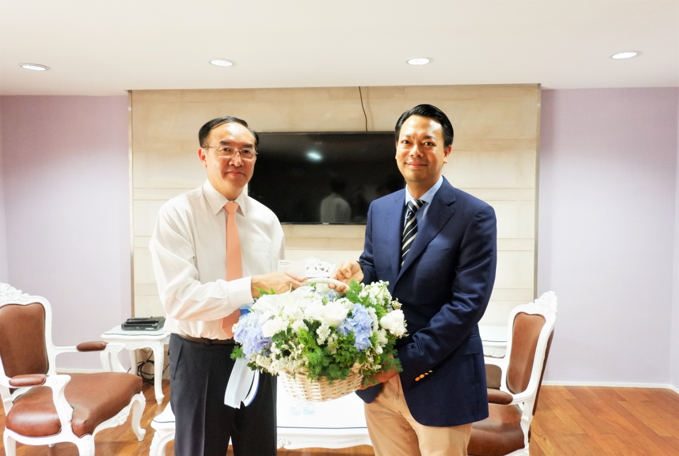 EXIM BANK ร่วมยินดีผู้อำนวยการสำนักงานบริหารหนี้สาธารณะ